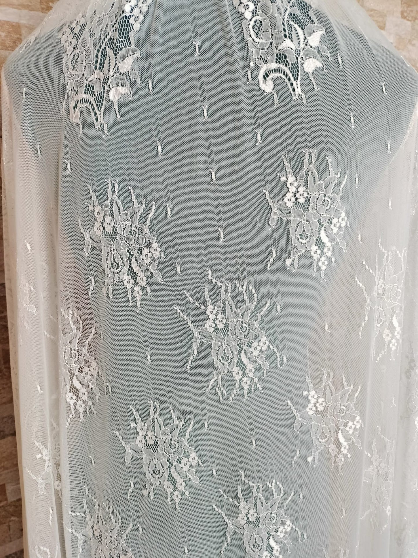 Mantilla Chantilly marfil Volart Ref.081961