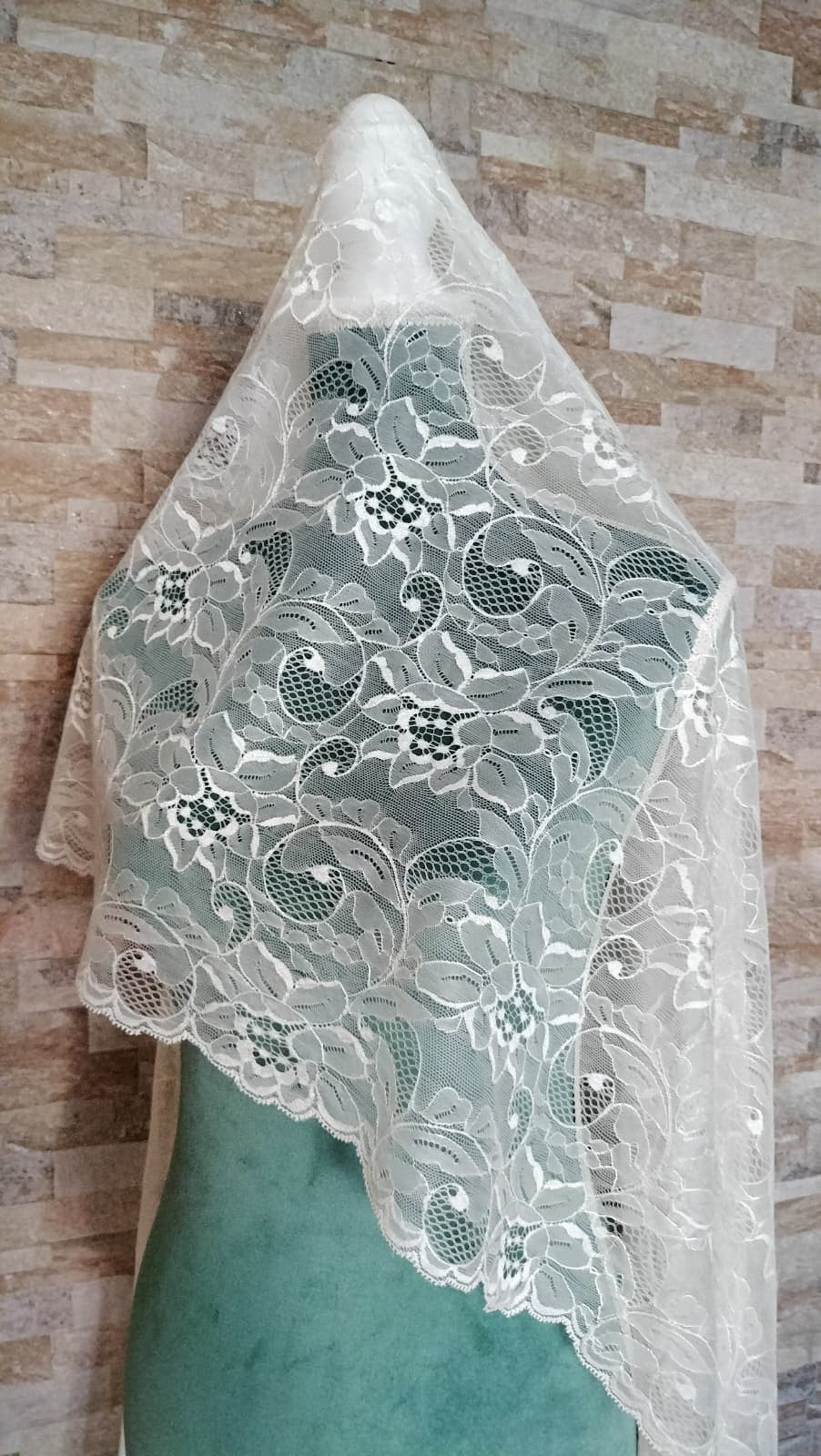 Mantilla Blonda marfil Volart Ref.031F45