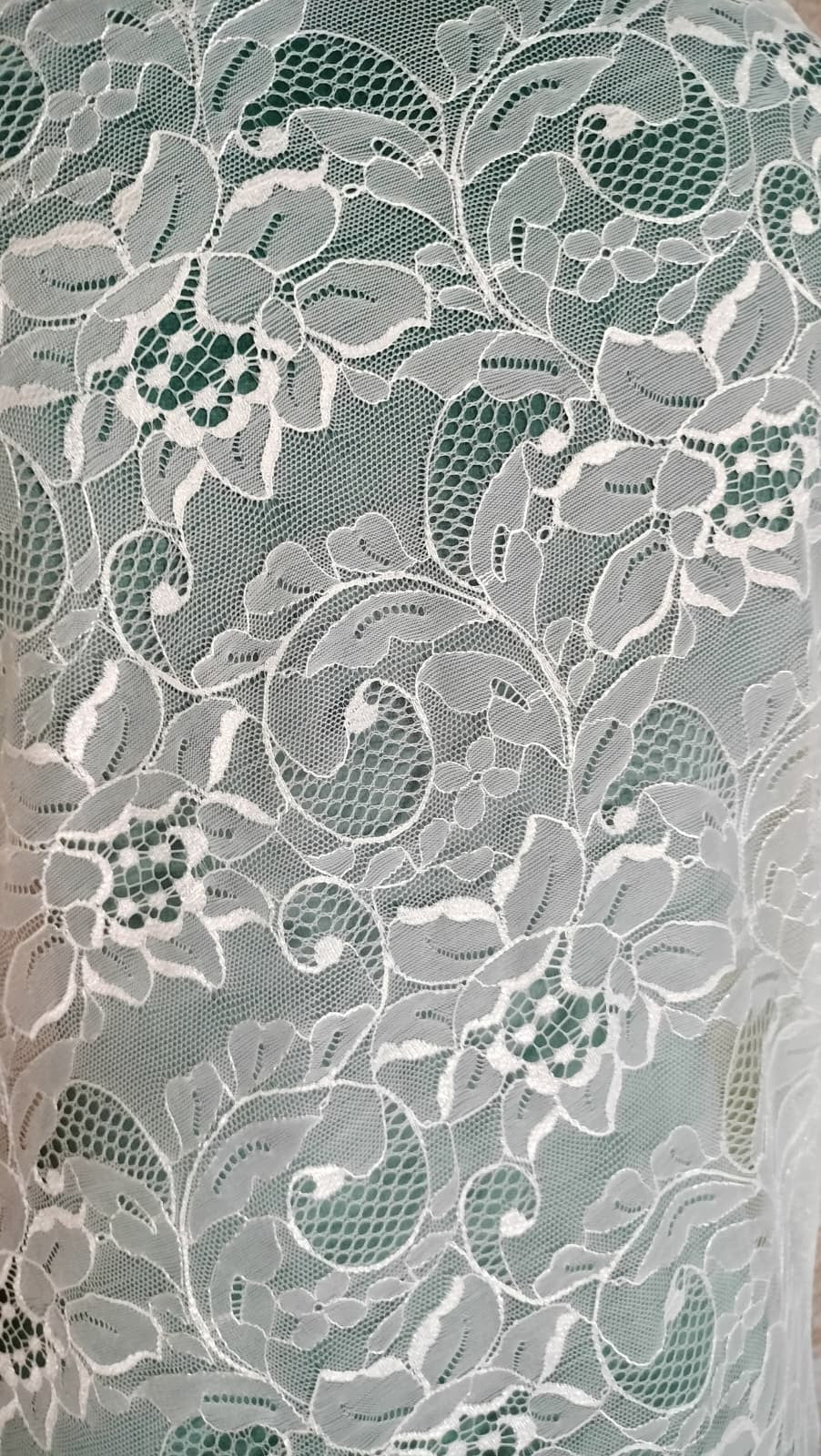 Mantilla Blonda marfil Volart Ref.031F45