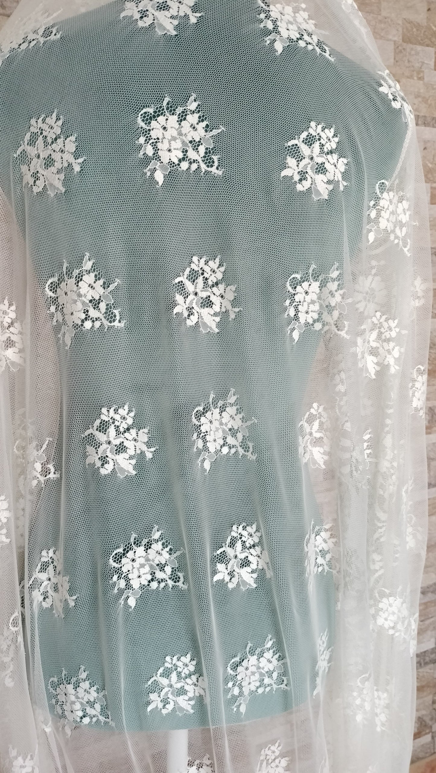 Mantilla Blonda marfil Volart Ref.081820