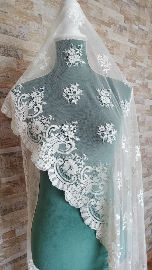 Mantilla Blonda marfil Volart Ref.081820