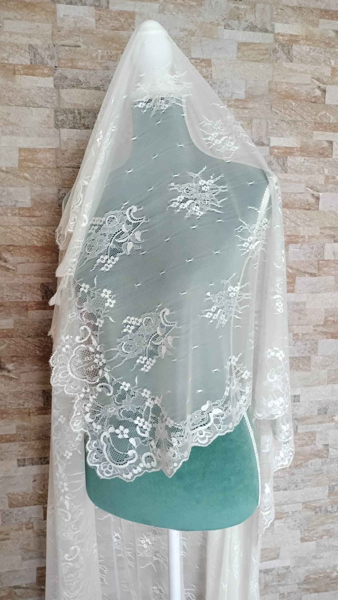 Mantilla Chantilly  marfil Volart Ref.081961