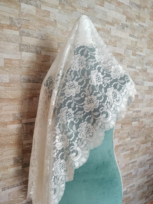 Mantilla Blonda marfil Volart Ref.031A31