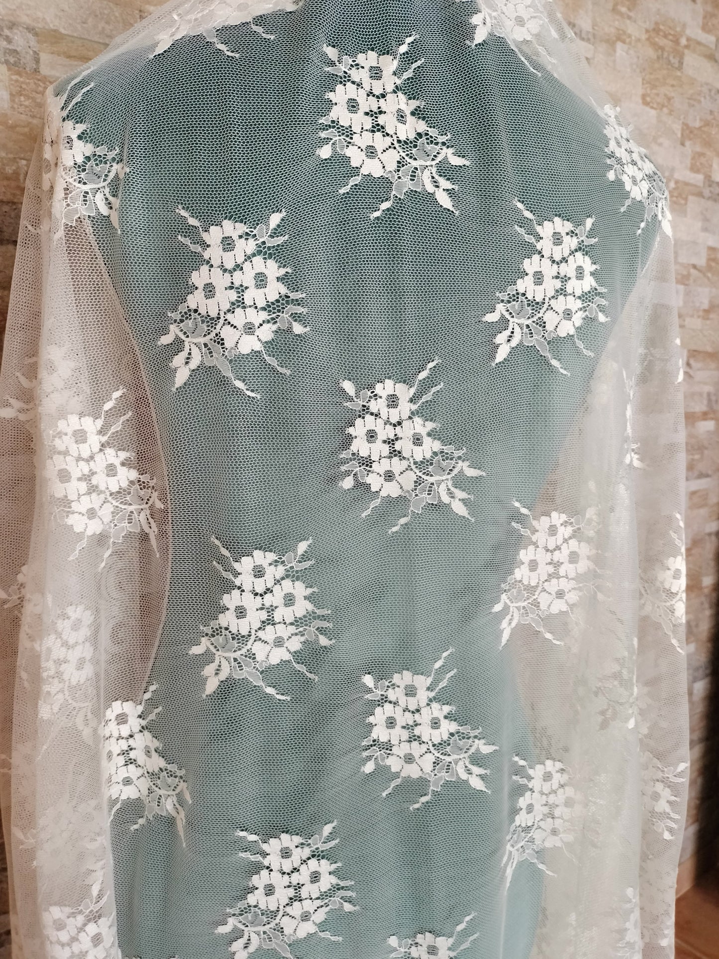 Mantilla Blonda marfil Volart Ref.081820