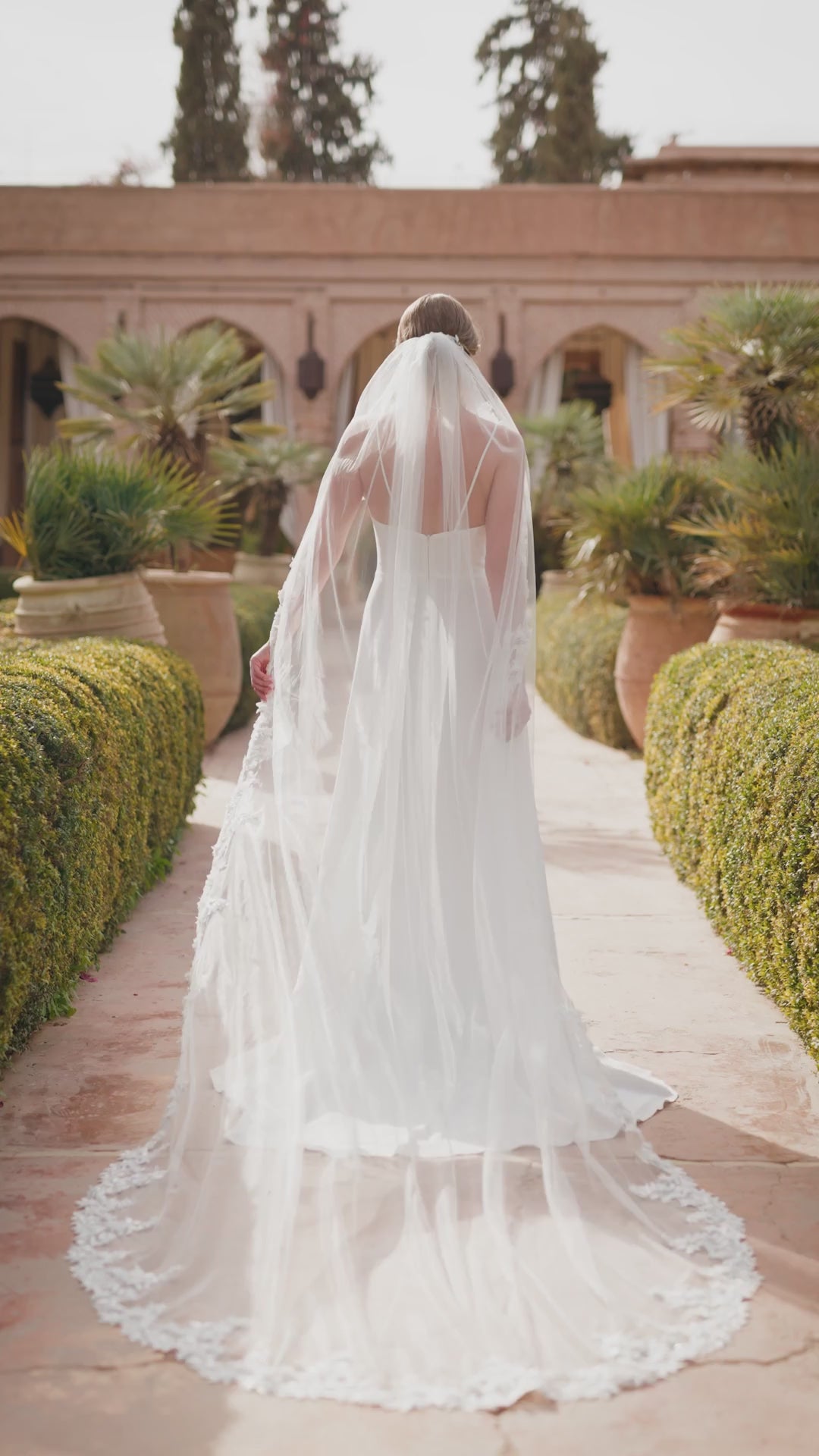 Video de novia portando velo de Zulema Torres modelo S 541